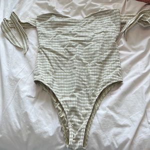 BILLABONG ONE PIECE GREEN AND WHITE STRAPLESS SWIMSUIT